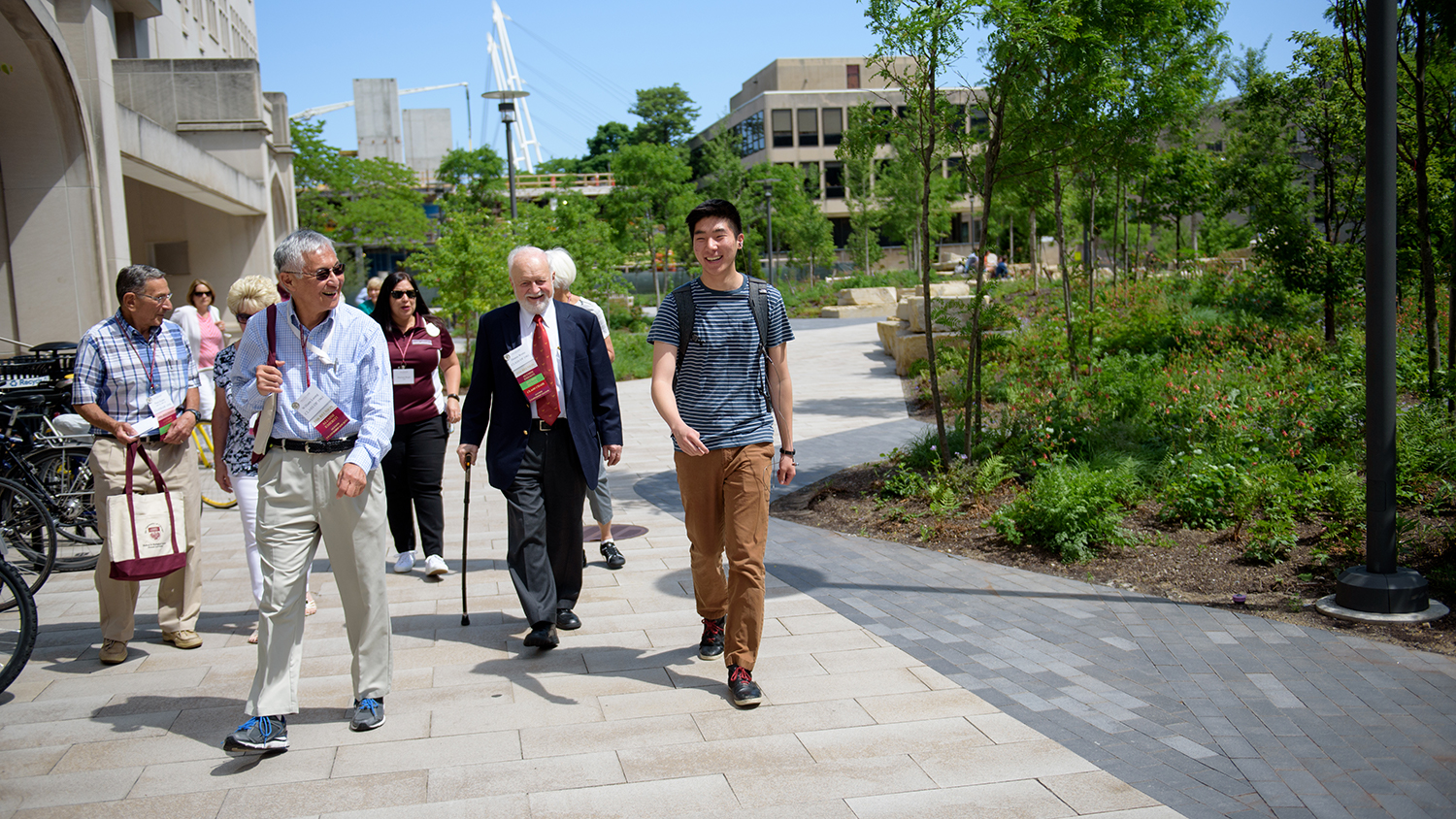 students giving campus tour